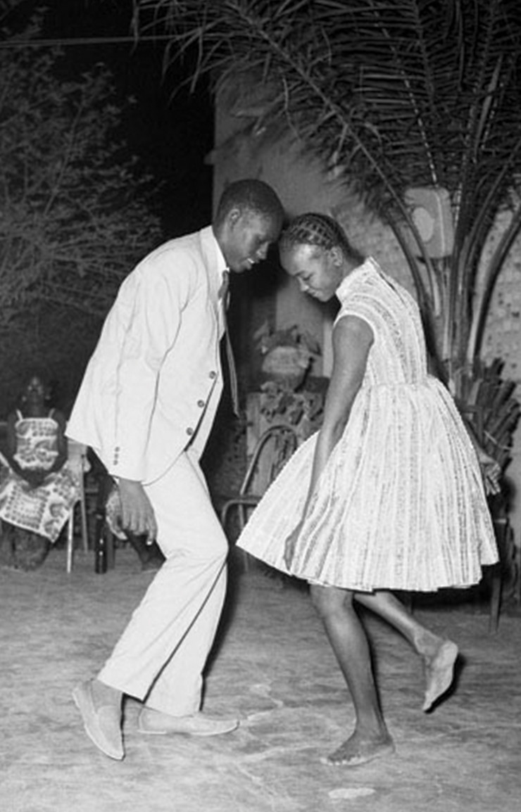 Couple dansant la nuit de Noël au Happy Club en 1963.