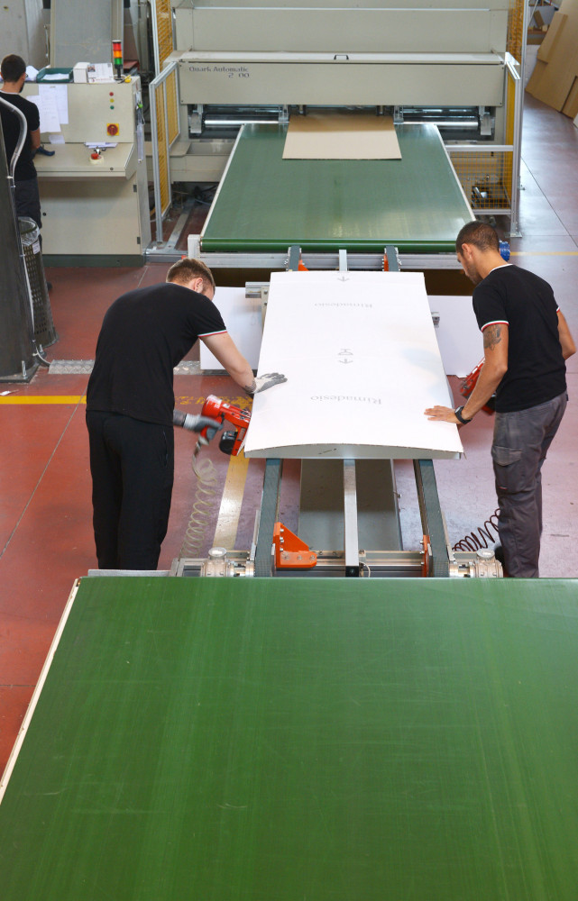 Chaque pièce est alors emballée à la carte selon un procédé développé par Rimadesio, là encore pour...