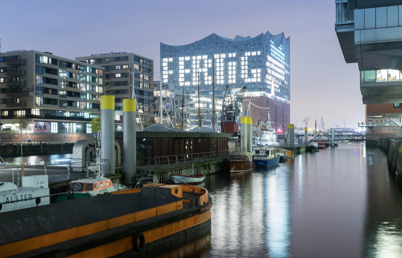 « Fertig » (terminé) est-il écrit en lettres lumineuses sur la façade du bâtiment ! Un clin...