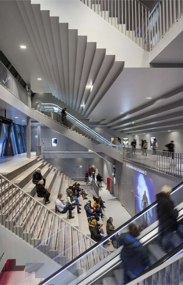 « On a imaginé un très grand atrium avec des gradins qui servent de lieu de rencontres....