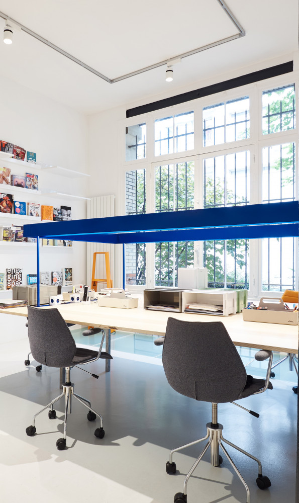 Les architectes ont choisi le mobilier en étroite collaboration avec la Fédération. Fauteuils Meridiana de Christophe Pillet...