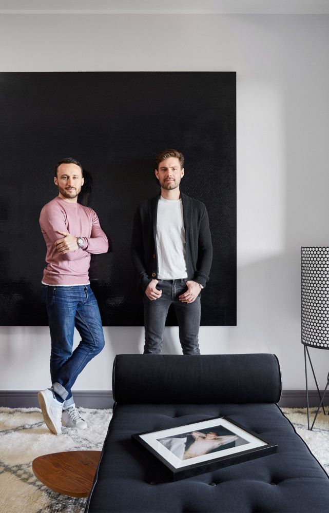 Les architectes d’intérieur Emil Humbert et Christophe Poyet (à gauche) debout derrière le lit « SCAL No...