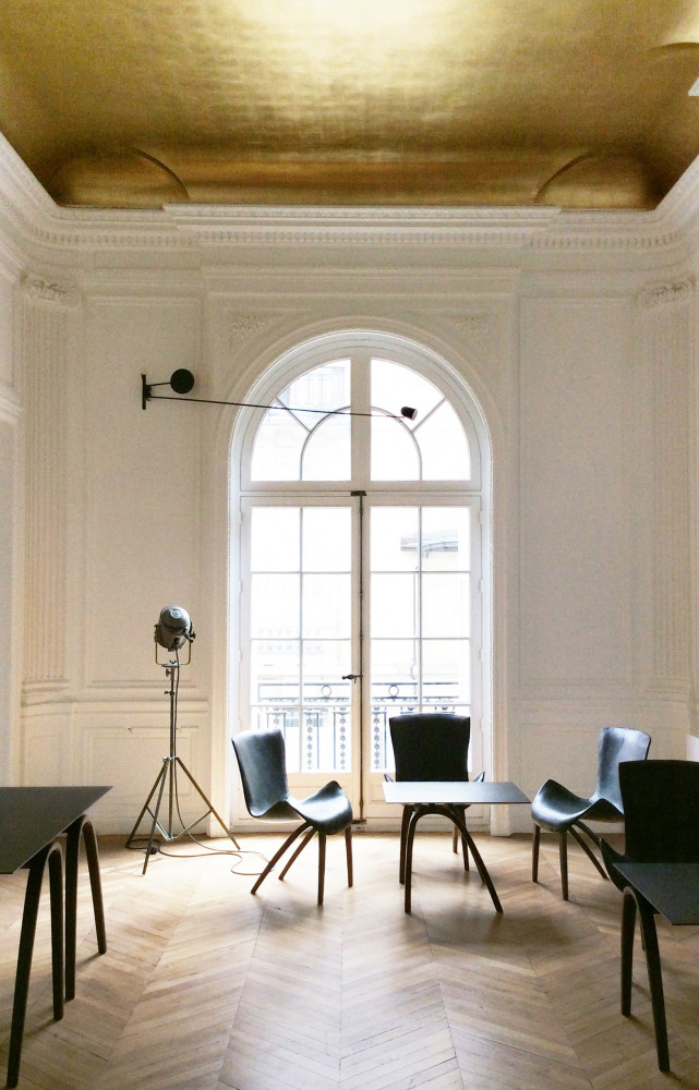 Le premier niveau accueille un espace de restauration géré par le traiteur Dalloyau. Le plafond y est...