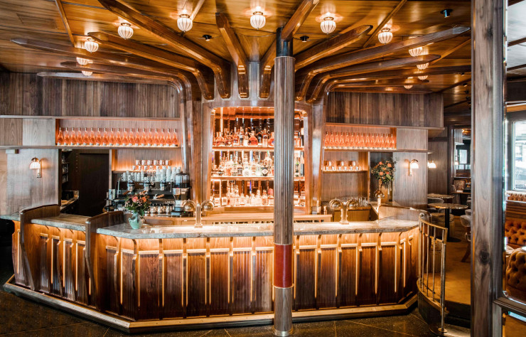 Le bar de La Rotonde de la Muette est le première signature française du duo américain. Sa structure en fleur rappelle le Boom Boom Room de l’hôtel The Standard High Line, à New York.