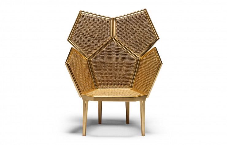 Chaise « Lui5 » dorée à l’or fin de Philippe Bestenheider chez Fratelli Boffi.