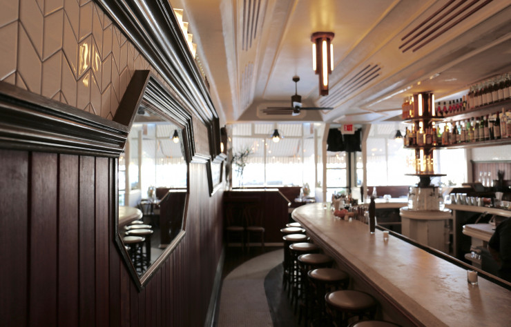 En 2013, l’« Alameda » a été désigné par le site « Eater » comme l’un des cinq restaurants les mieux décorés de New York.