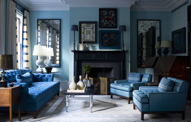 Le living-room de Steven Gambrel, dans sa maison de Manhattan avec les « Stanton Club Chairs » dessinés par ses soins.