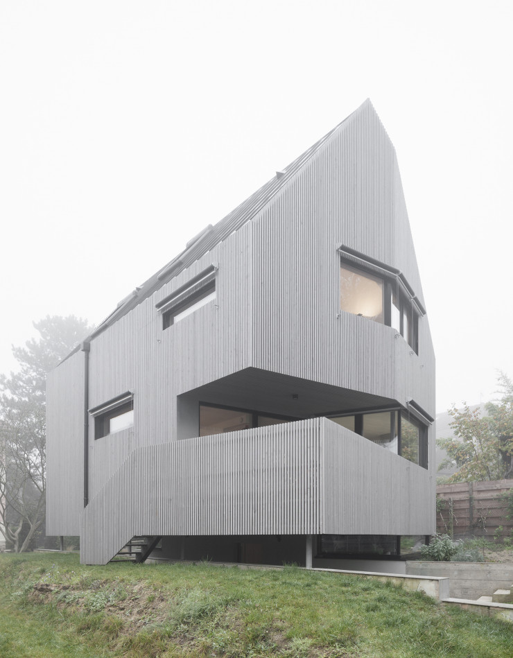 L’architecture de Karawitz réinvente les codes du pavillon pour promouvoir une architecture contemporaine et bioclimatique.