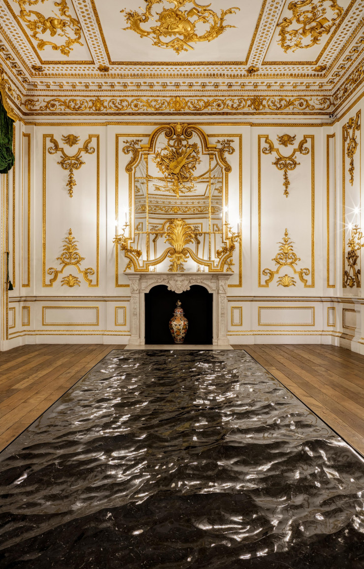 Sous les ors XVIIIe de la Norfolk House Music Room, au Victoria and Albert Museum, l’installation « Liquid Marble », clou du London Design Festival 2016.
