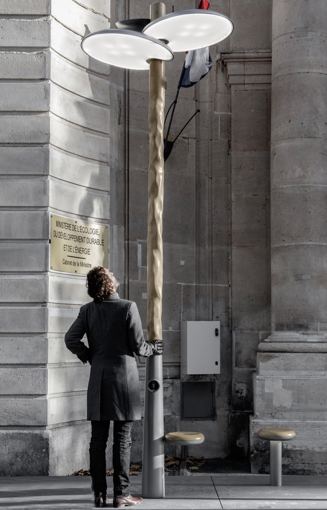 Dans la famille du mobilier urbain « Clover », le réverbère à recharge photovoltaïque (2015) a convaincu...