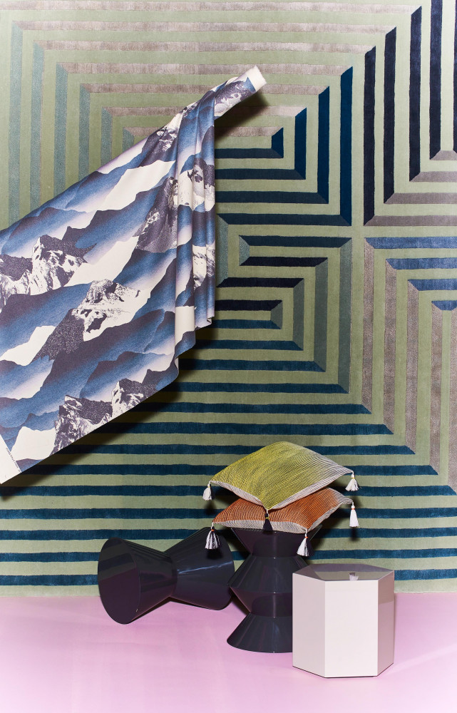 Tapis en laine et soie naturelles, collection « Marbres d'Italie », Galerie Diurne. Tissu « Yosemite »...