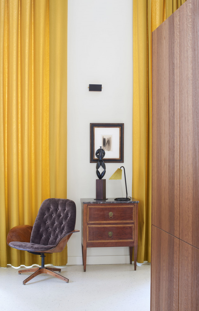 La « Plycraft Tufted Lounge Chair », un fauteuil du Mid-Century modernist américain George Mulhauser, a trouvé...