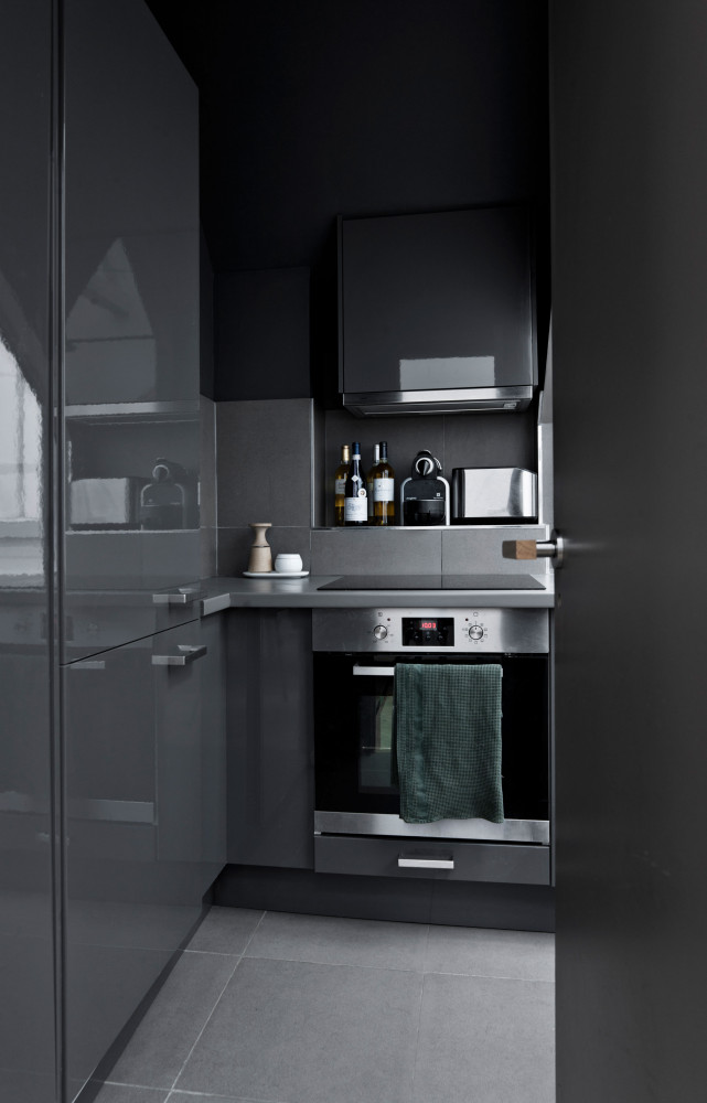 La cuisine (Ikea) joue la monochromie.