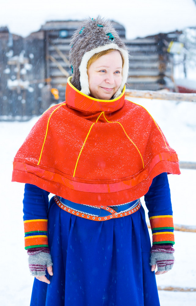 La tenue traditionnelle lapone est encore fréquemment portée par la jeune génération.