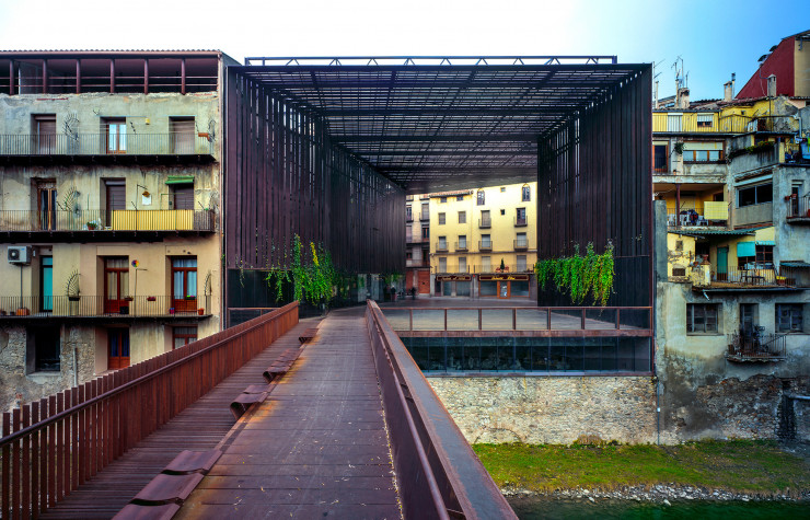 La Lira Theater Public Open Space (2011), Ripoll, Gérone, Espagne (en collaboration avec J. Puigcorbé).