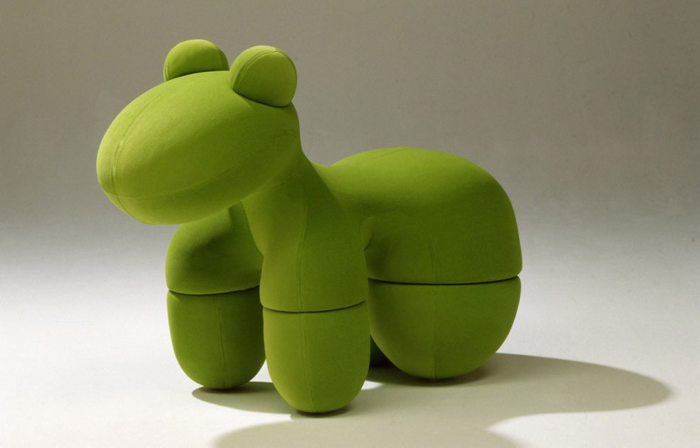 Pony d'Eero Aarnio (1973, Adelta, 2 800 €). « Une chaise est une chaise… mais un siège...