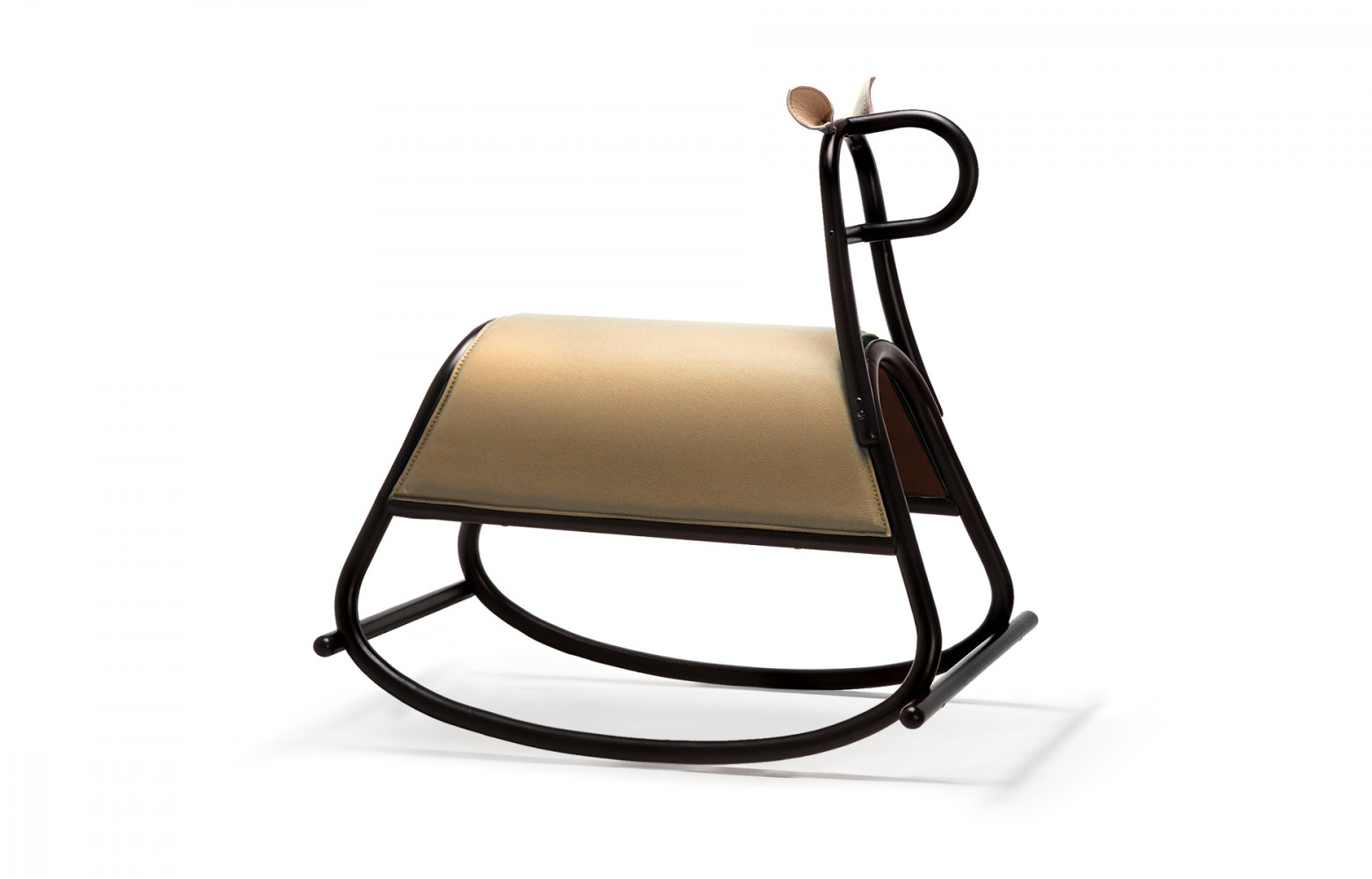 Furia de Front Design (Gebrueder Thonet Vienna, 2016, 880 €). Pour Gebrueder Thonet Vienna, les deux Suédoises...