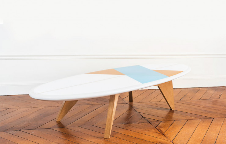La table basse Bolge 60, simple et élégante avec son motif Burlington orange et bleu.