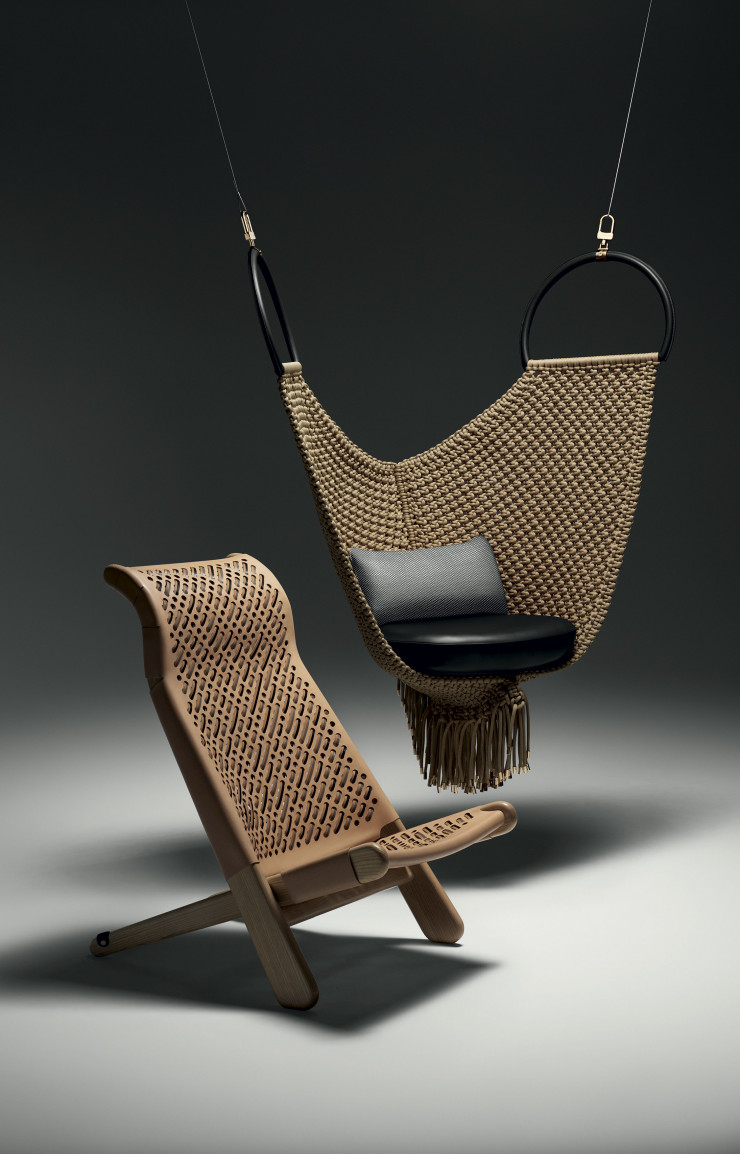 La chaise pliable de Patricia Urquiola, issue de la collection 2017, et sa « Swing Chair » (2015).