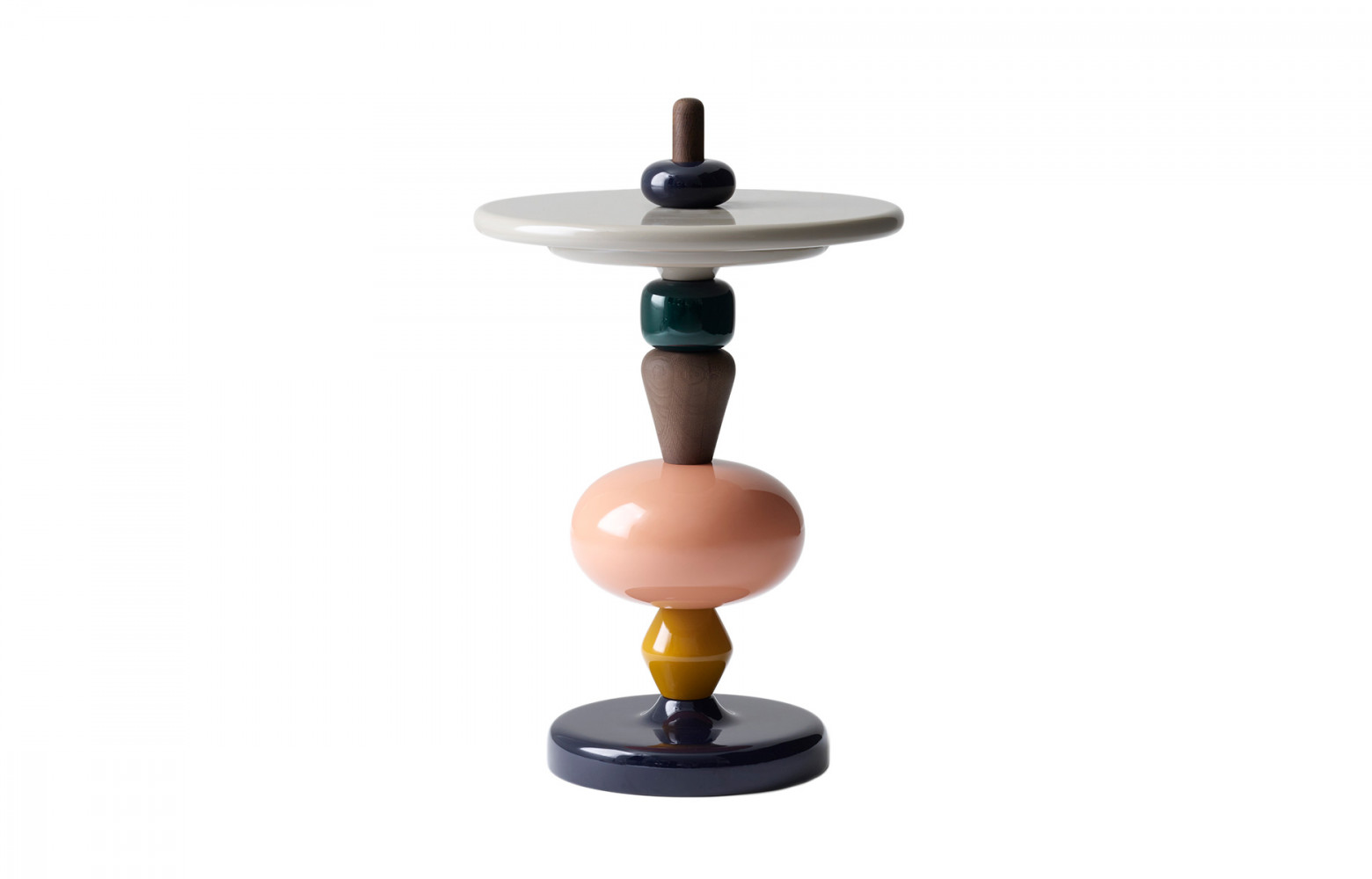 Guéridon « Shuffle », en bois peint, design Mia Hamborg, And Tradition.