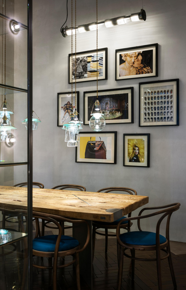 Dans l’ensemble ouvert du café, un espace privé a été aménagé.