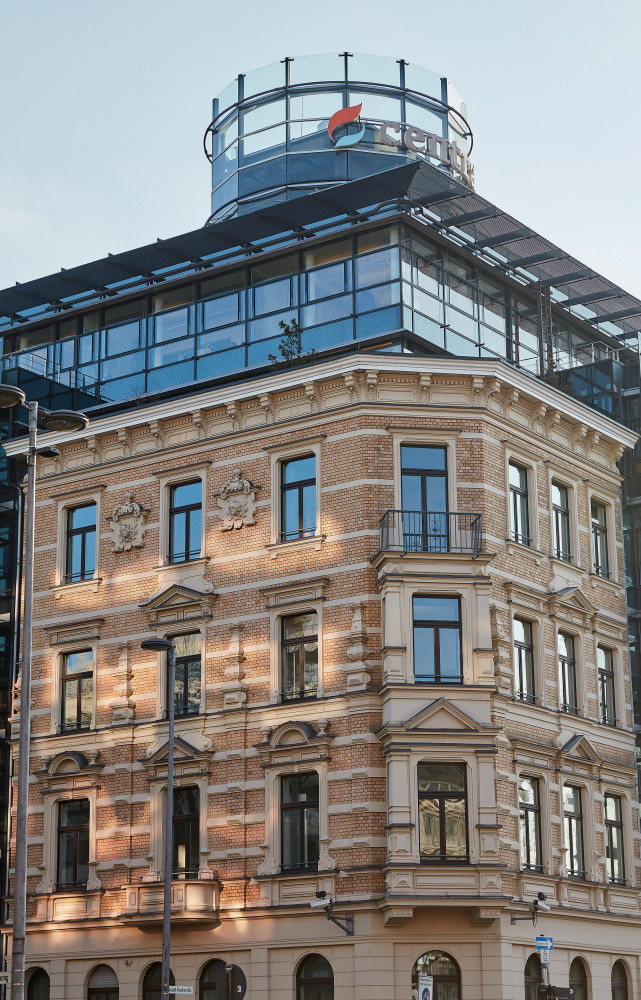 Un immeuble contemporain du quartier belge qui a conservé son ancienne façade, du XIXe siècle également.