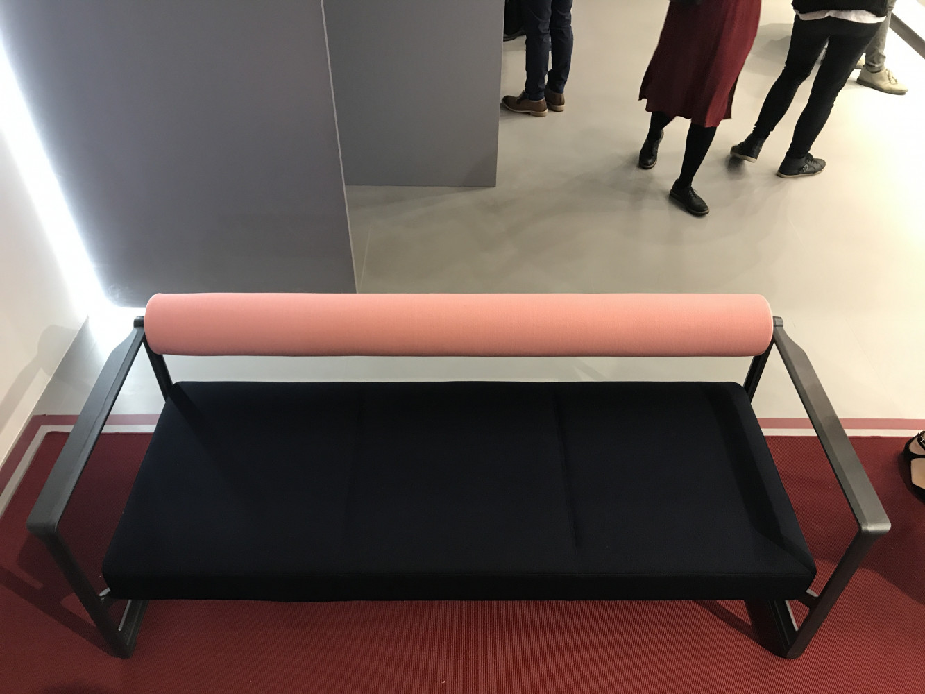 Toujours chez Magis, le nouveau canapé de Konstantin Grcic.