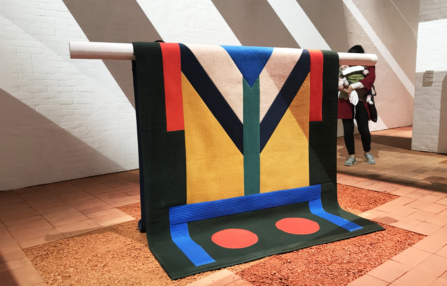 Dans l'ancien fronton de la Pelota, Hermès présentait ses nouveaux objets pour la maison dont ce sublime...