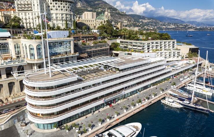 Le nouveau bâtiment du Yacht Club de Monaco dessiné par Norman Foster.