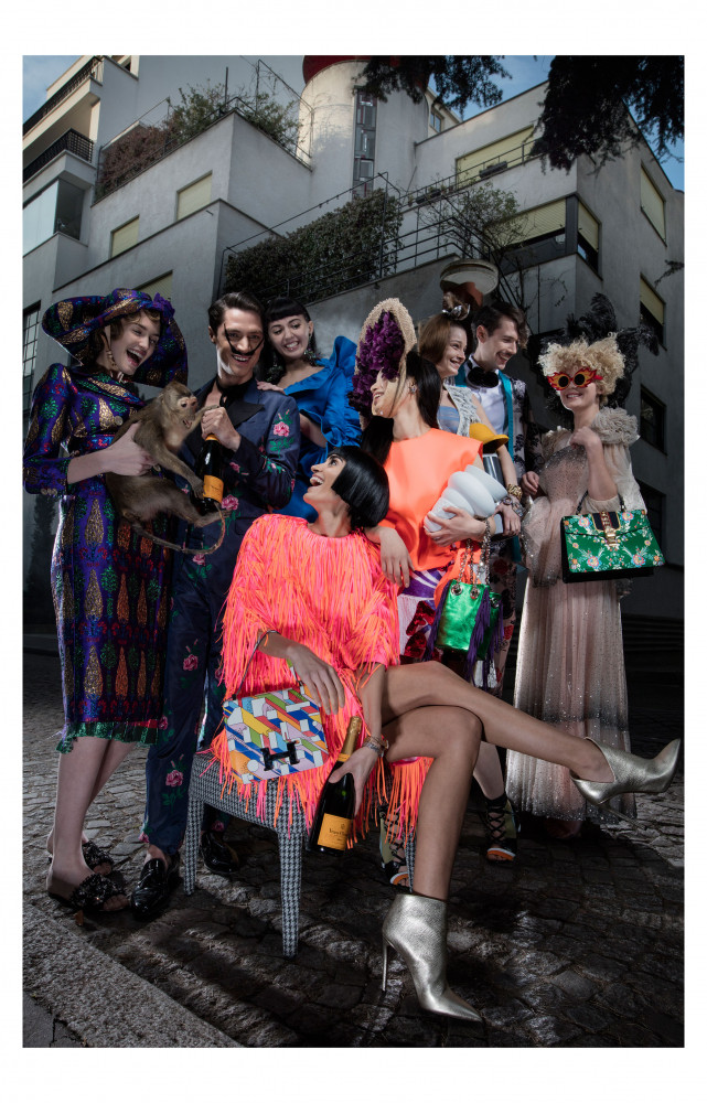 Nastya : Chapeau, manteau et jupe Gucci. Mules Lanvin. Laurent : Costume et noeud papillon Gucci. Mocassins...