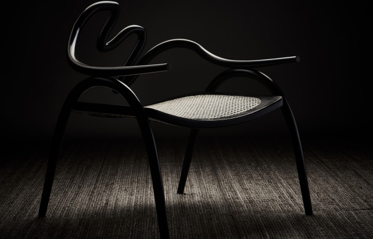Autre fauteuil de la série « Fordlandia » (2016) réalisée à base d’ébonite.