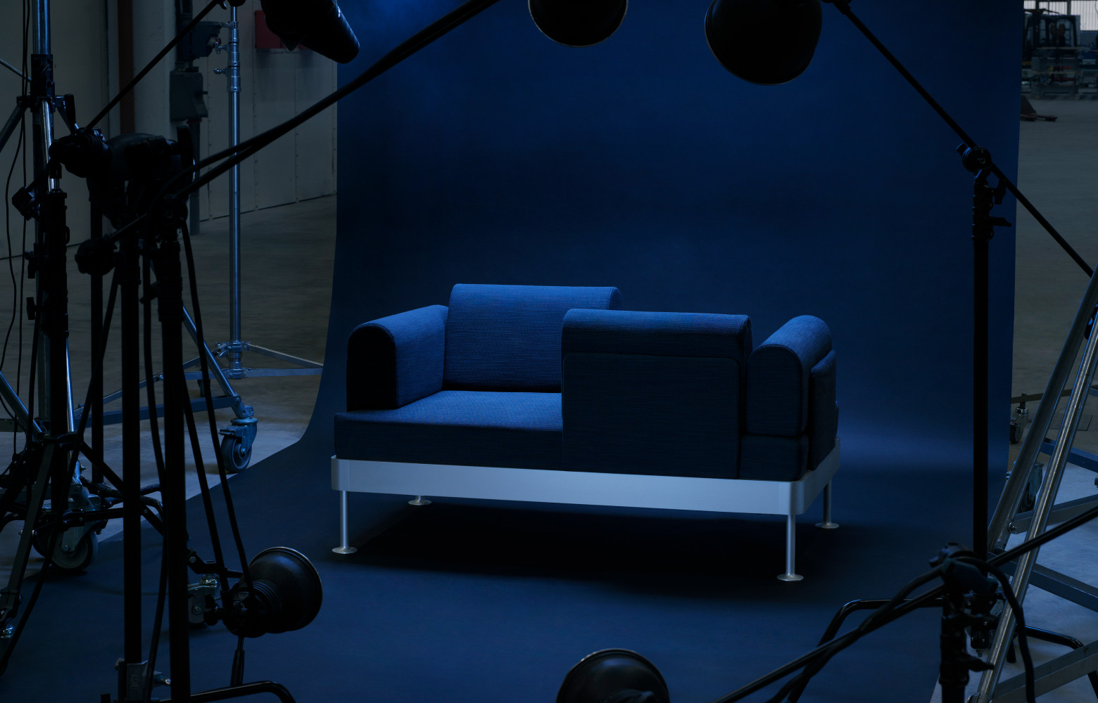 Il faudra patienter jusqu'à février 2018 pour pouvoir découvrir en magasins Delaktig, le système de sofa ultra-modulable...