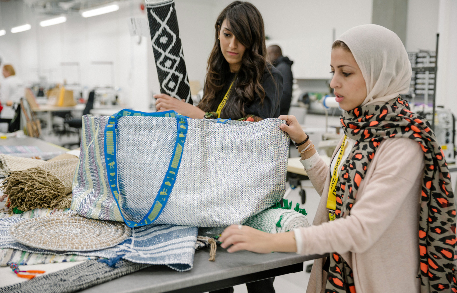 Récemment revisité par Balenciaga, le sac Frakta a été métamorphosé par Reform Studio, un duo égyptien qui...
