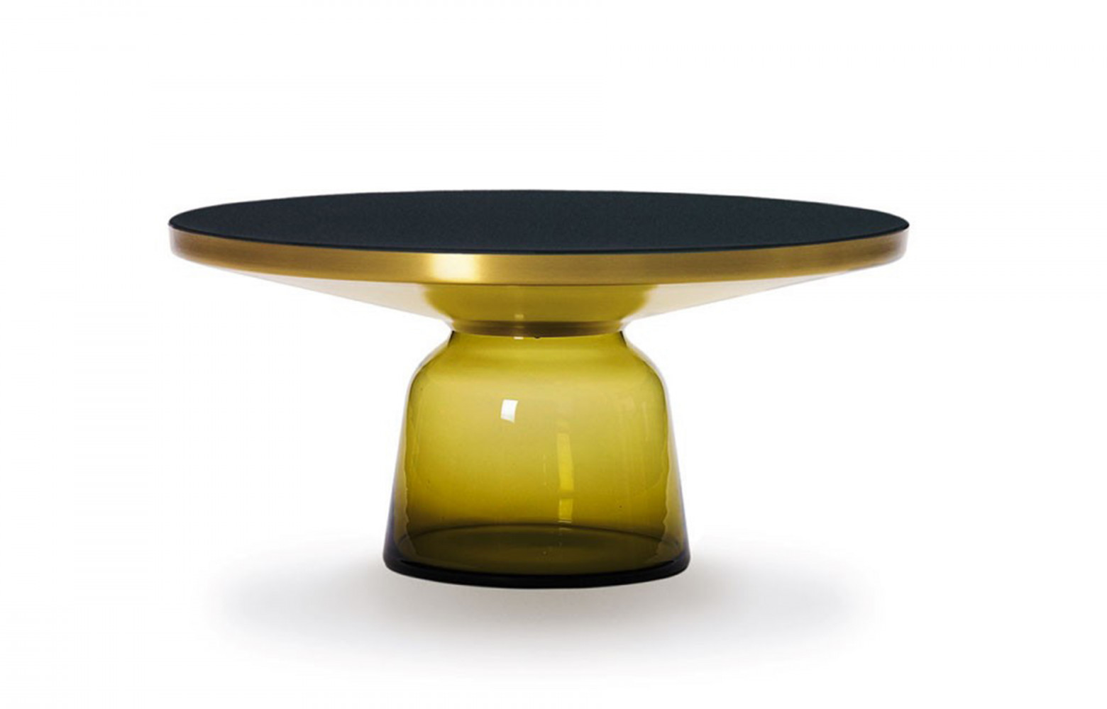 Table Bell de Sebastian Herkner (ClassiCon). Le designer allemand ne s'en cache pas : il est un...