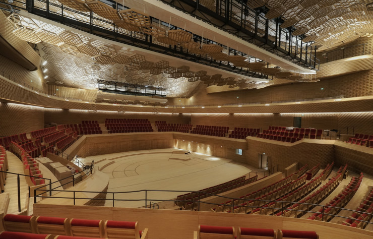L’Auditorium de La Seine musicale, d’une capacité de 1 150 places assises, est réservé à la musique classique – la programmation de la Grande Seine, salle de concert amplifiée de 4 000 places assises, est quant à elle plus éclectique.