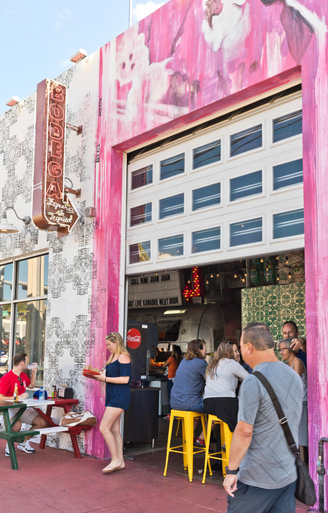 « Chez Bodega, on boit les meilleures tequilas de la ville… » 1220 16th Street, Miami Beach.