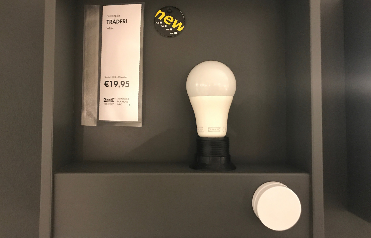 Ampoules connectées et interrupteurs mobiles sont arrivés chez Ikea avec deux arguments de poids : le prix...