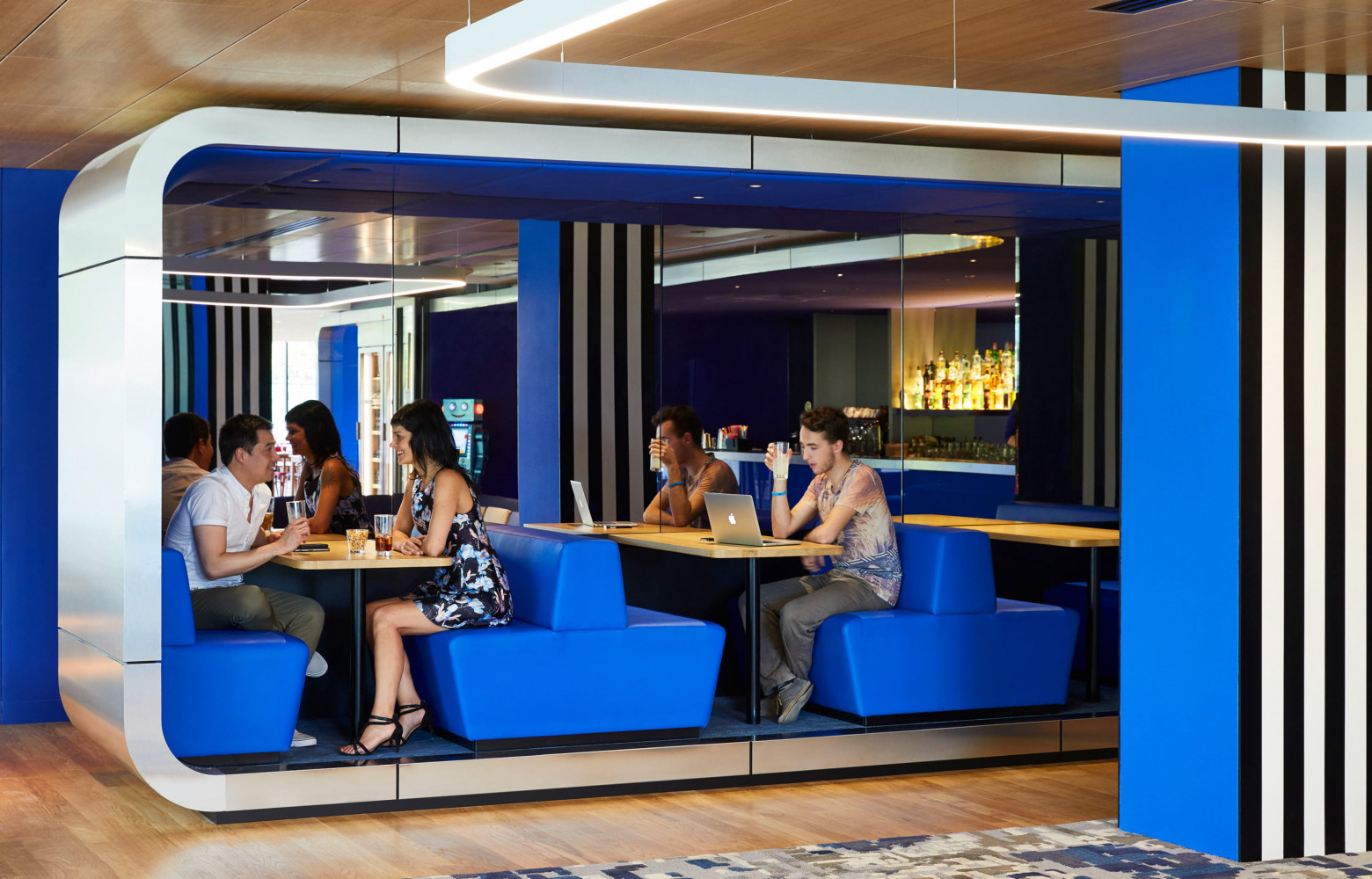 Dans le lobby, des alcôves permettent de s'isoler et de se retrouver entre amis ou en famille.