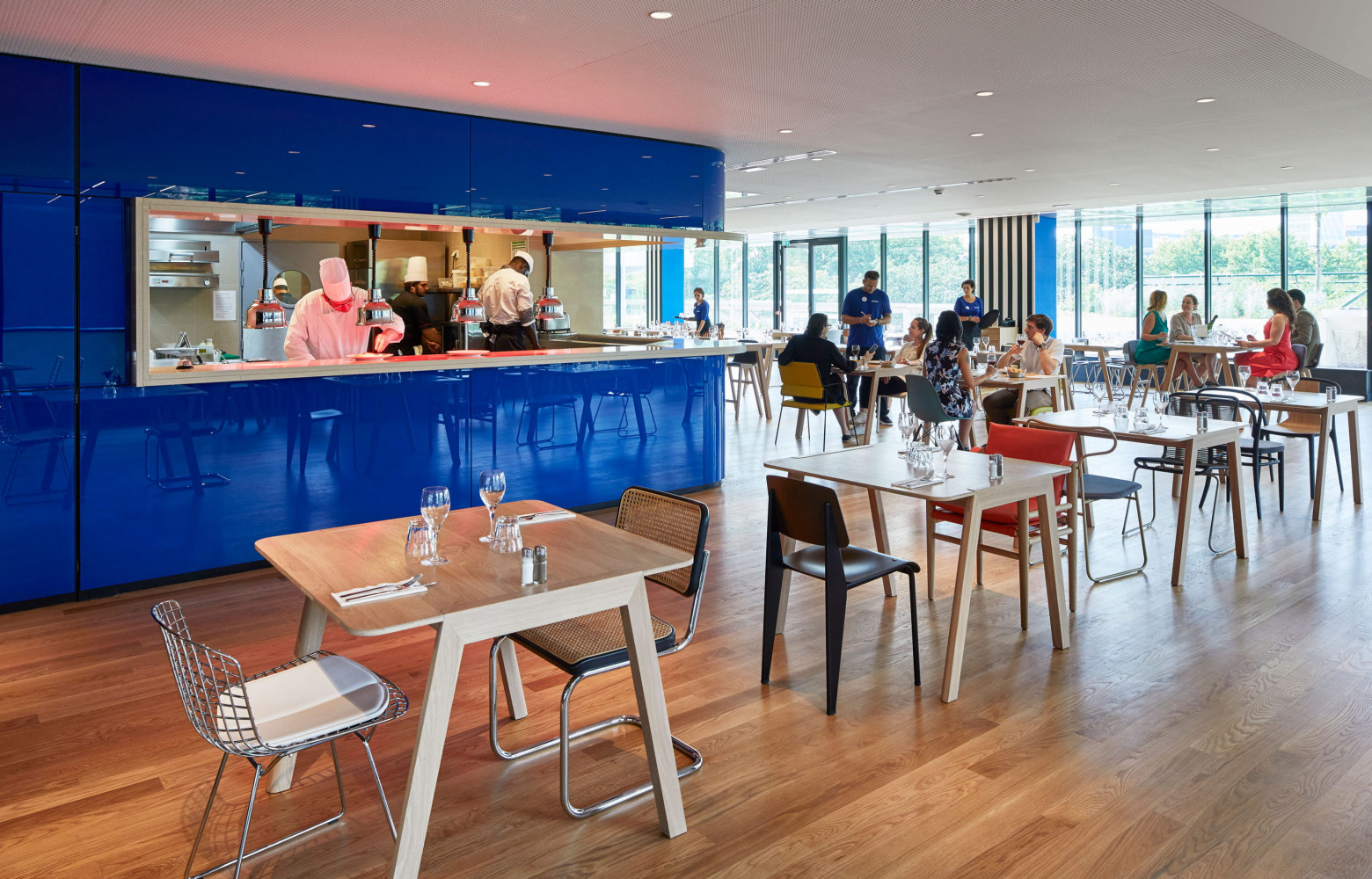 Ouvert à tous, le restaurant propose des recettes privilégiant les produits bio et de saison mais aussi...