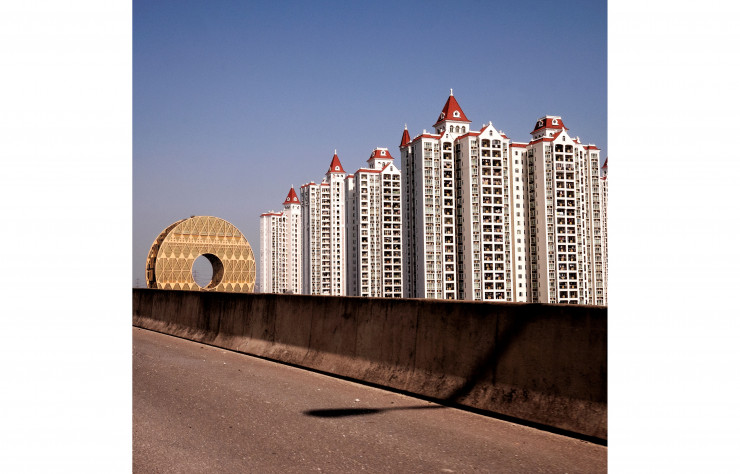 Impossible de rater la roue dorée du Guangzhou Circle, siège du groupe de pétrochimie Hongda Xingye construit par Joseph Di Pasquale entre 2011 et 2013.