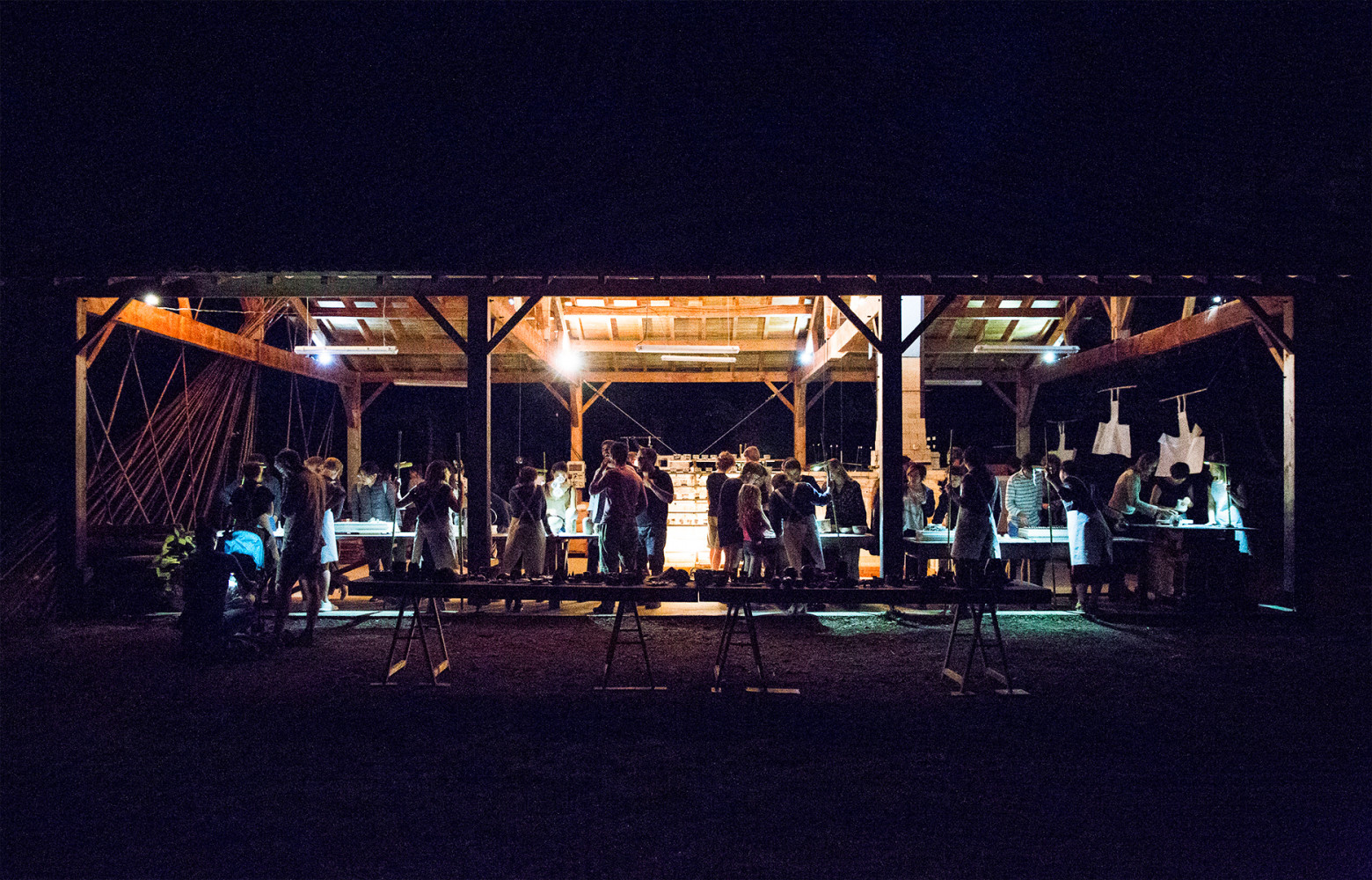 Pour la présentation des réalisations à la fin de l'atelier, les participants ont choisi le soir pour...