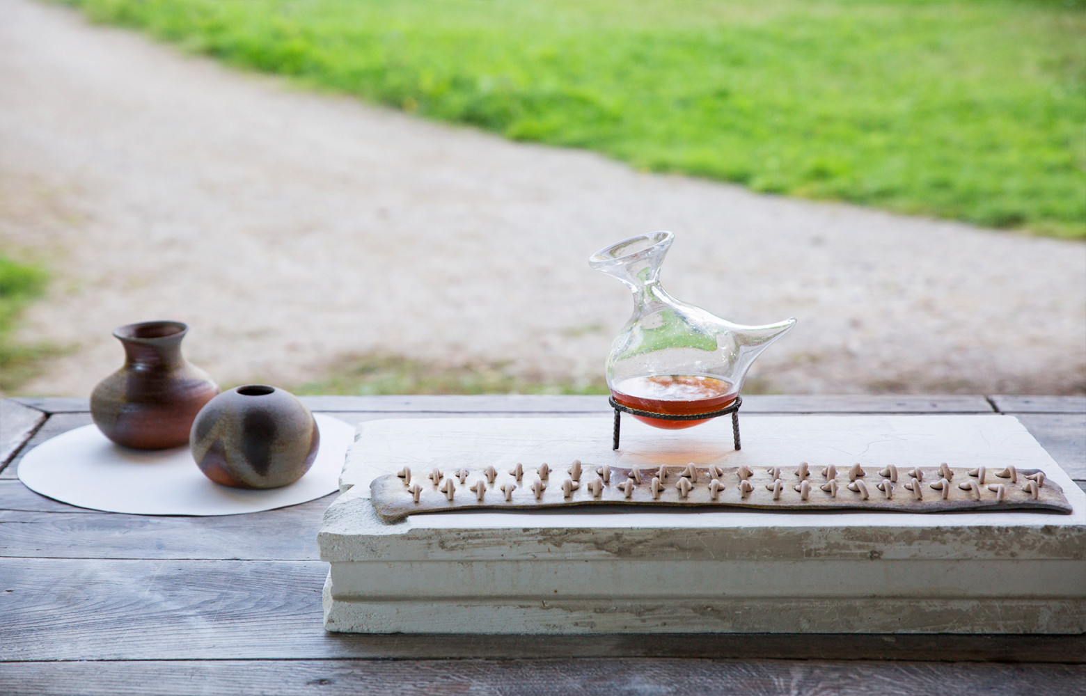 Le résultat : céramiques et verres soufflés contenant du parfum, le tout fabriqué durant le workshop.