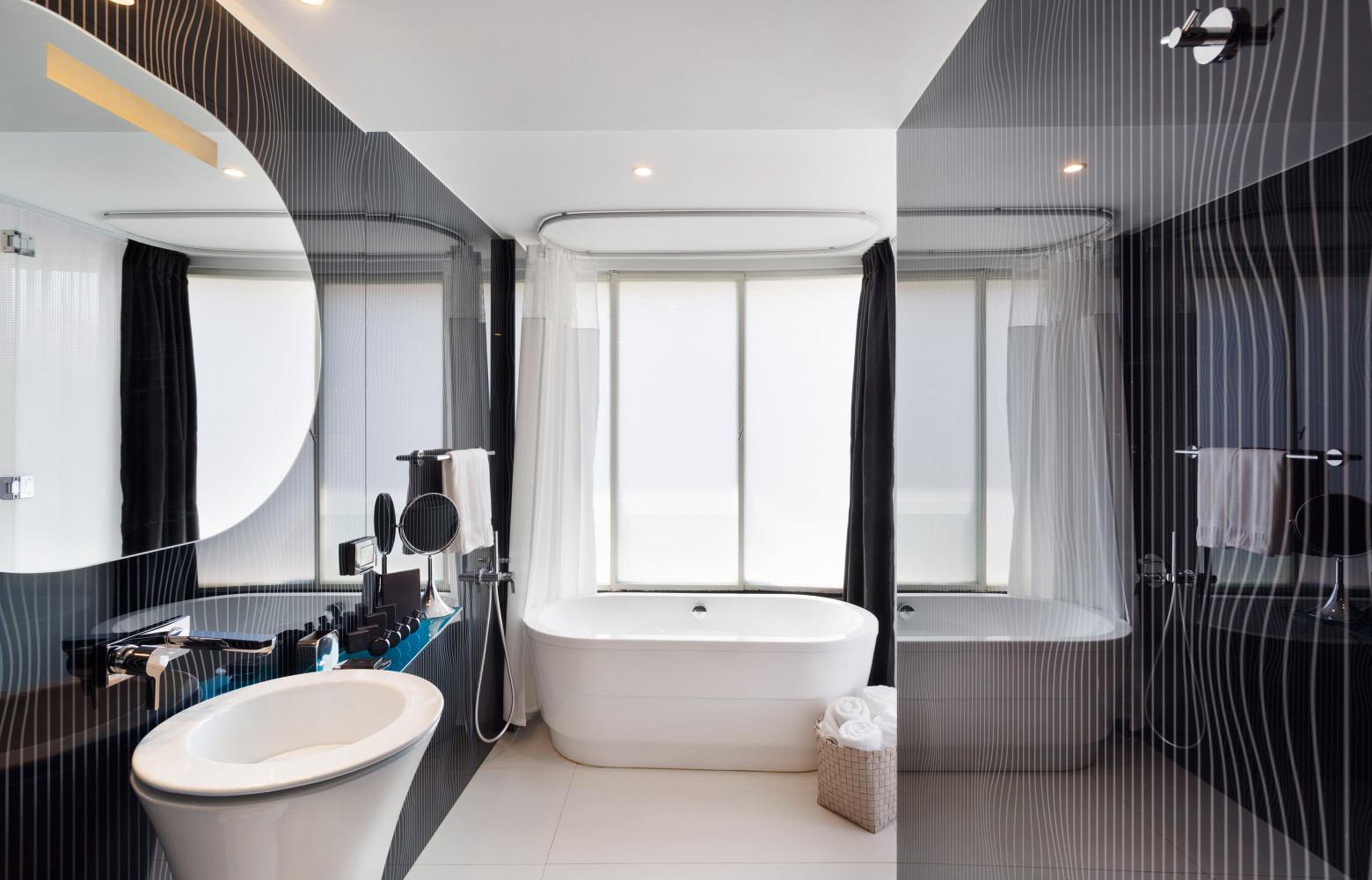 Les suites et chambres Deluxe offrent un espace cosy en plein cœur de la ville.