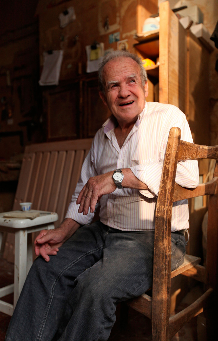 Le père d’Houssam Kanaan est à l’origine de l’atelier de menuiserie qui fabrique les meubles de son fils.