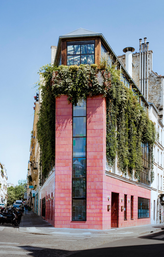 Le Pink Mamma s'est installé en contrebas de la place Pigalle dans un bâtiment d'angle sur quatre...