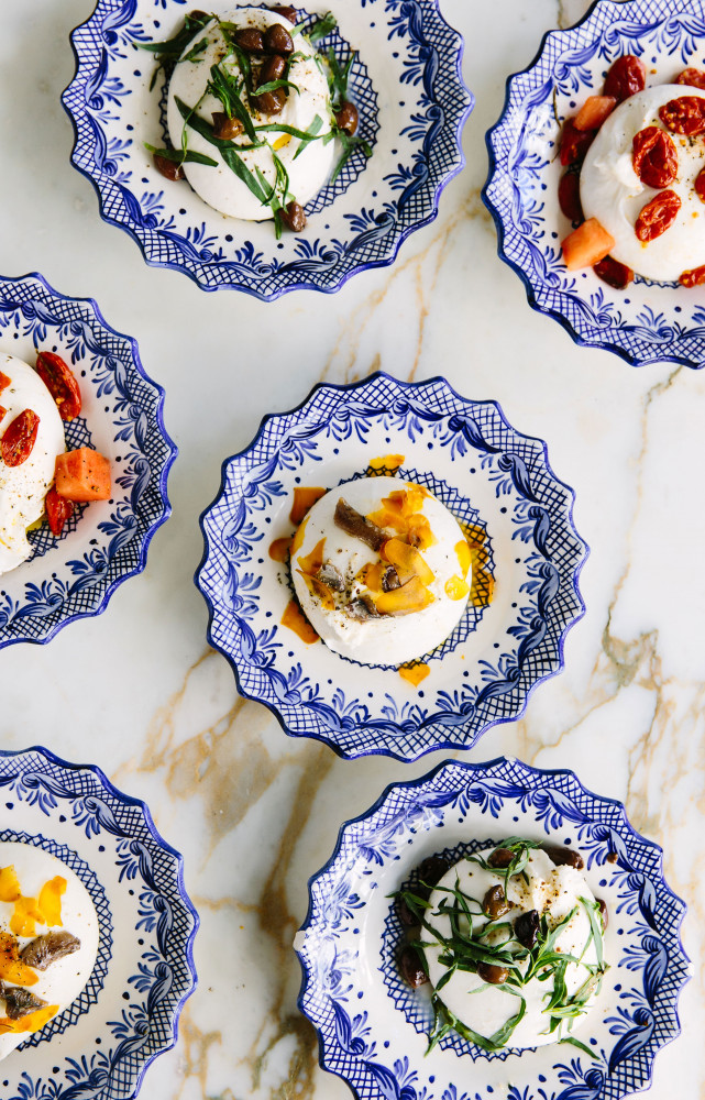 Ultra généreuse, la burrata est proposée en version caprese, verde ou della mare (avec anchois et poutargue)…