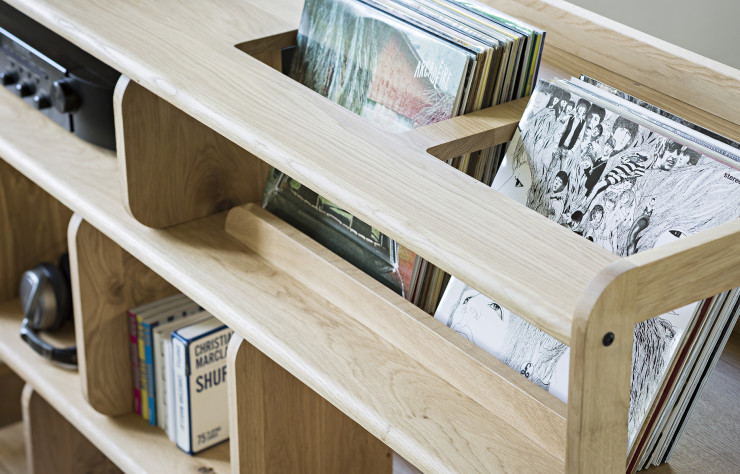 L’idée d’un mobilier sur mesure à prix abordable a germé chez Xavier Aymé et Arthur Ho en cherchant comment ranger leurs propres collections de vinyles.