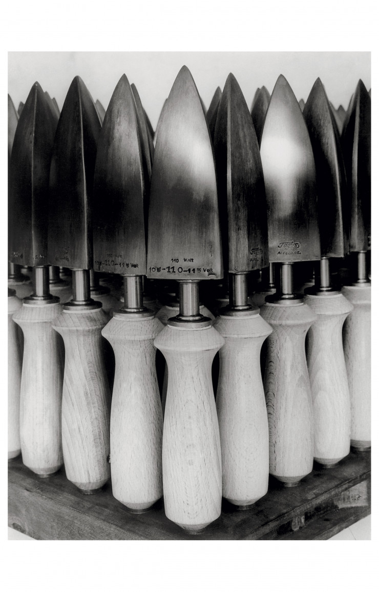 « Bügeleisen für Schuhfabrikation, Faguswerk Alfeld » [Fers à repasser pour la fabrication des chaussures, usine Fagus, Alfeld], 1928