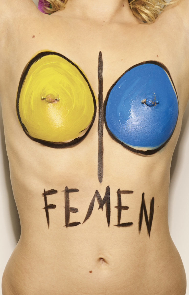 Une militante Femen photographié par Bettina Rheims.