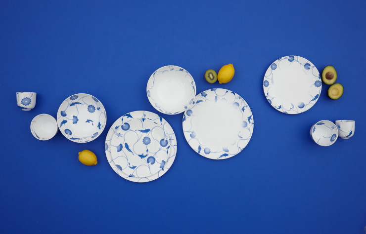 Vaisselle « Flâner pour le plaisir » de Michael Young en céramique bone china.